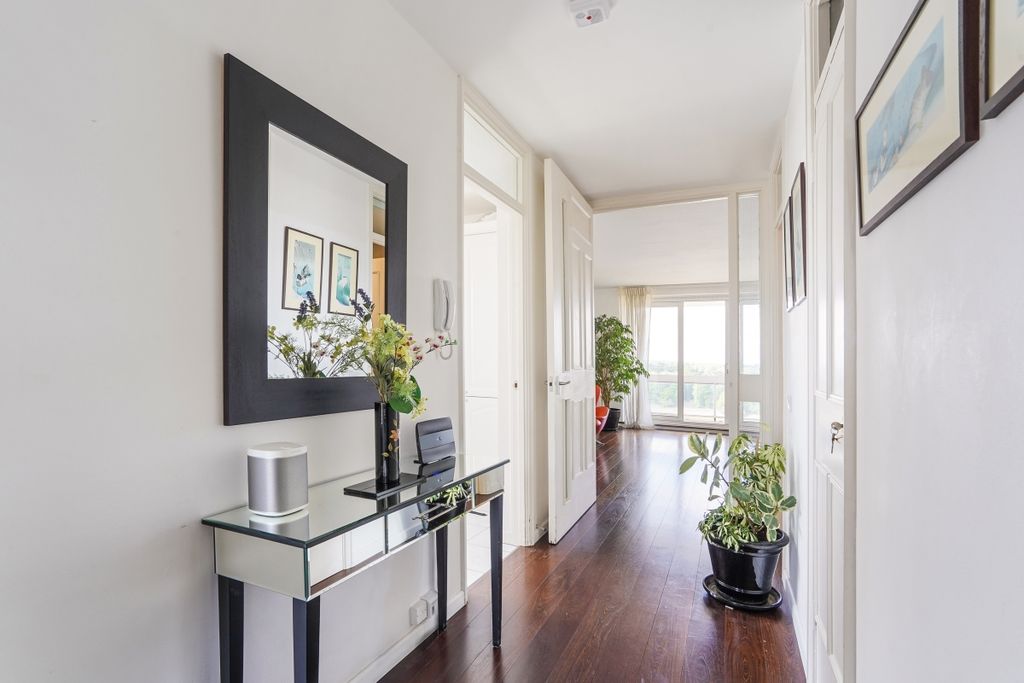 Property photo 2 of 24 Flat 83, Rosebank...