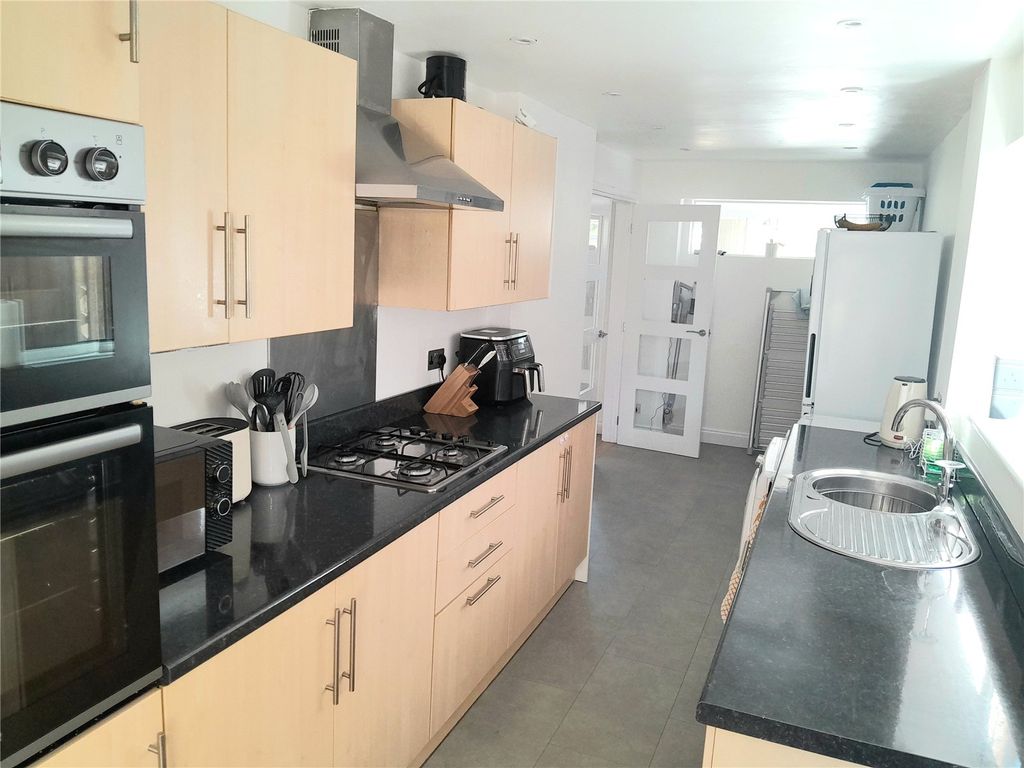 Property photo 3 of 16 Picture No. 13