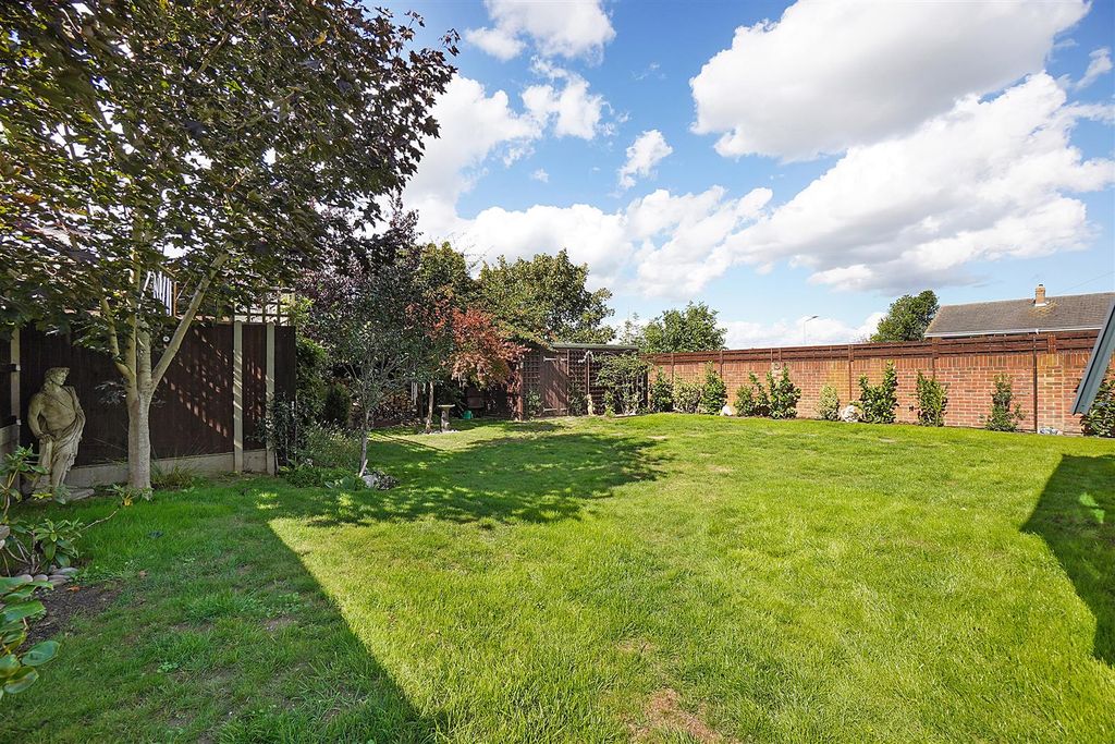 Property photo 2 of 38 Garden