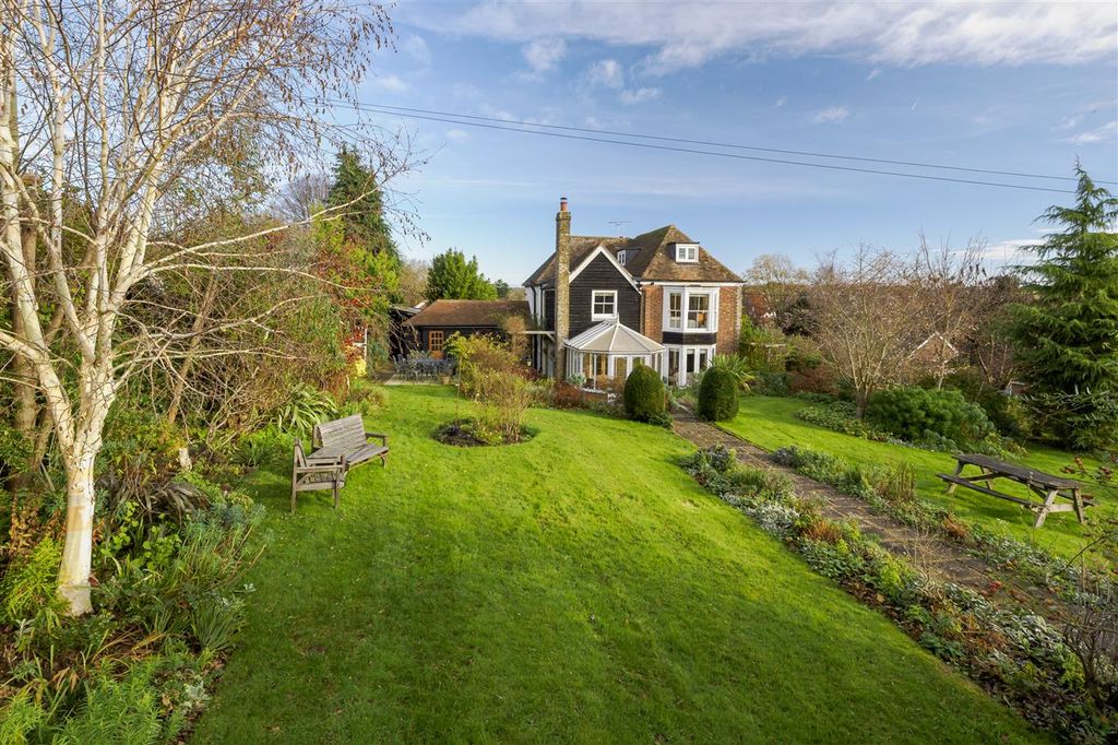 Property photo 2 of 33