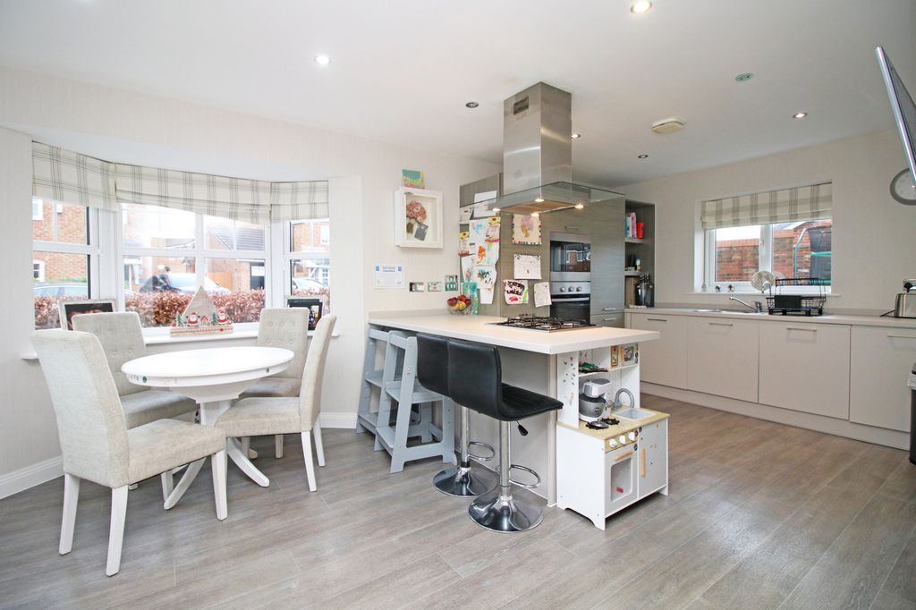 Property photo 3 of 28