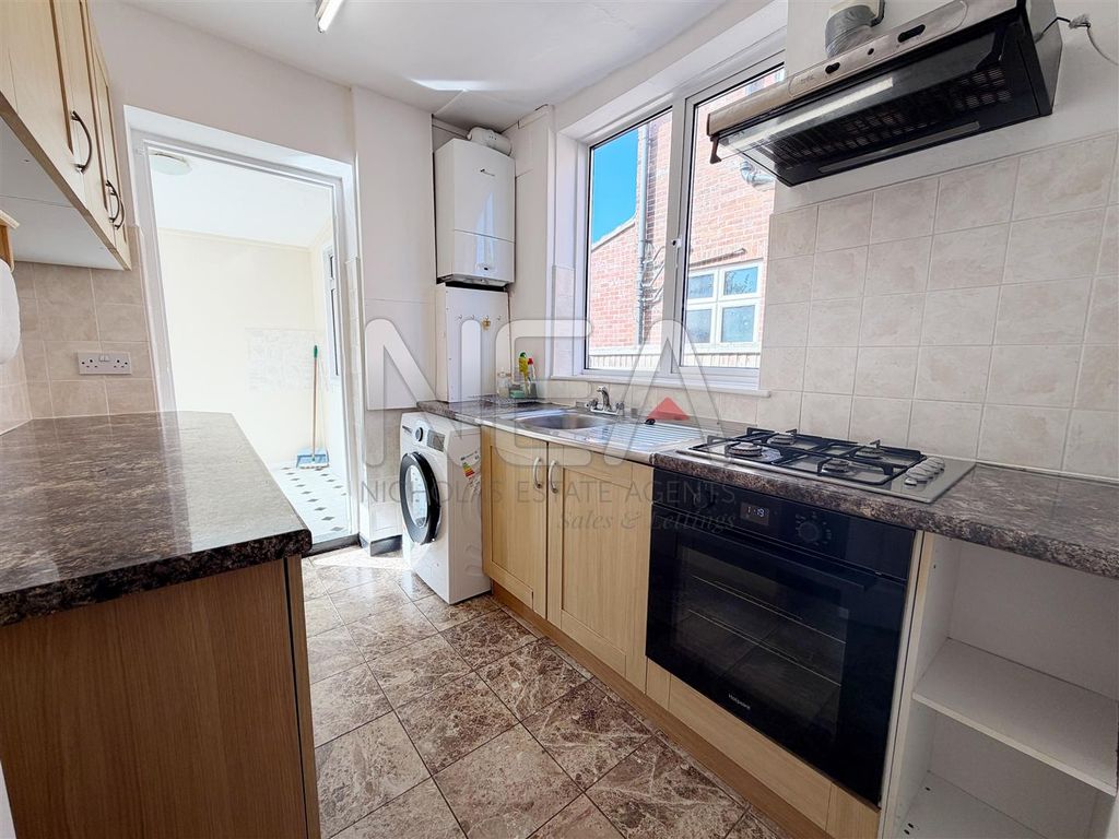 Property photo 3 of 20 Kitchen