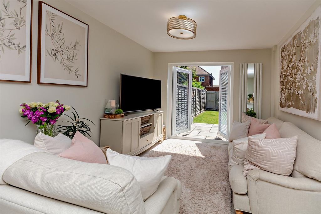 Property photo 3 of 20 8693235-Interior13-800.Jpg