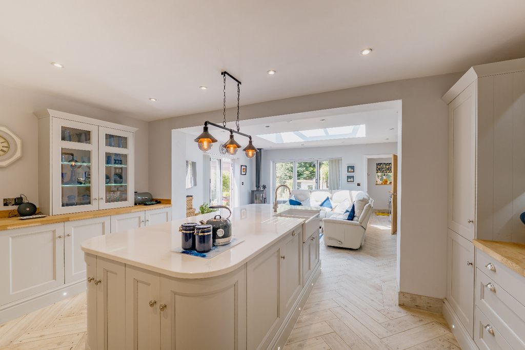 Property photo 2 of 28 3751735