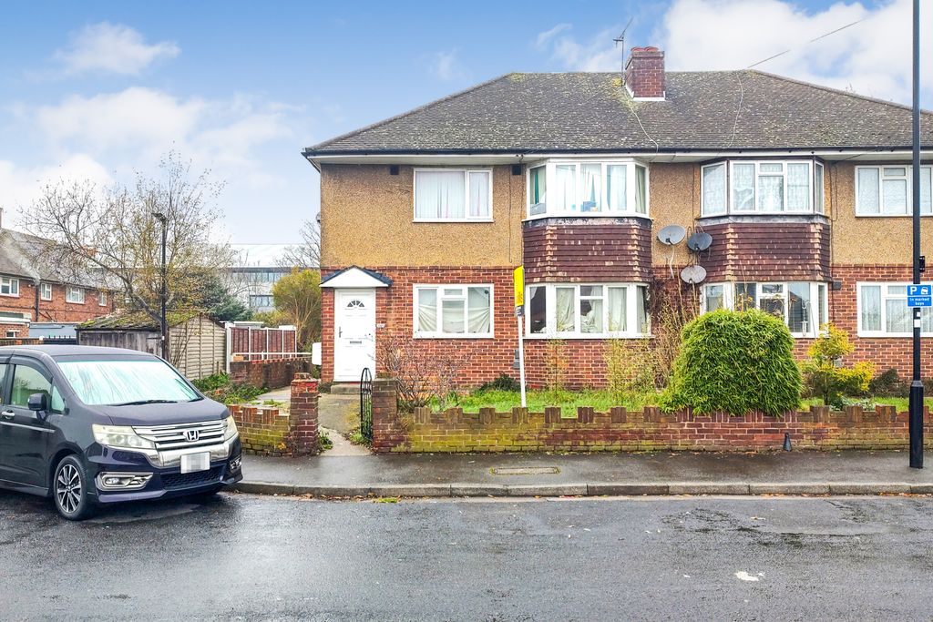 Property photo 1 of 4 105 Bedfont Close, Feltham, Tw14 8Lh