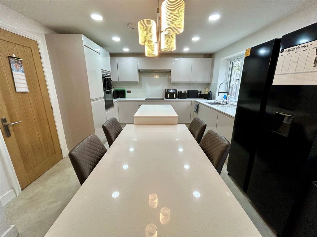 Property photo 2 of 19 Picture No. 28