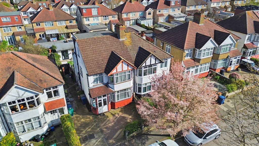 Property photo 3 of 25