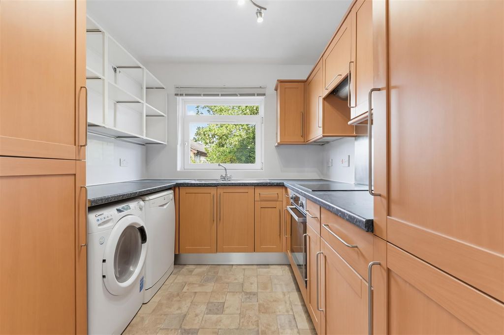 Property photo 1 of 10 =