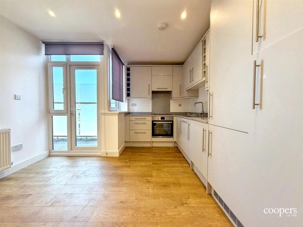Property photo 2 of 8 Kitchen (6).Jpg