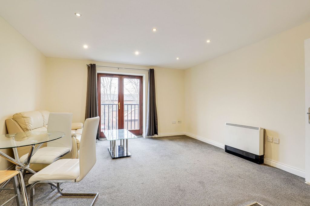 Property photo 3 of 12