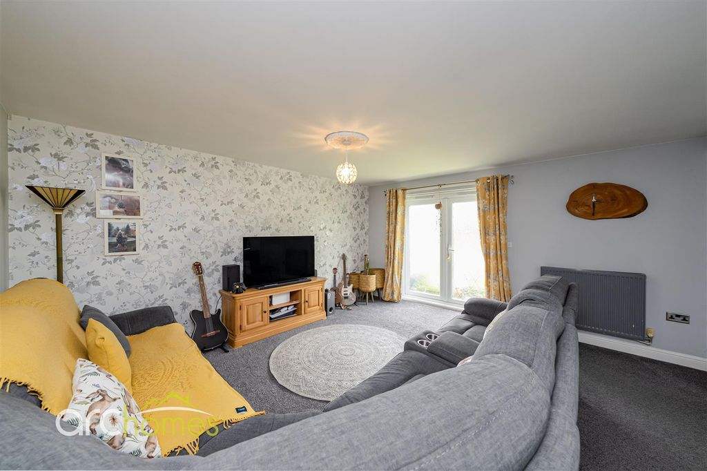 Property photo 2 of 17 Gadfield-8.Jpg