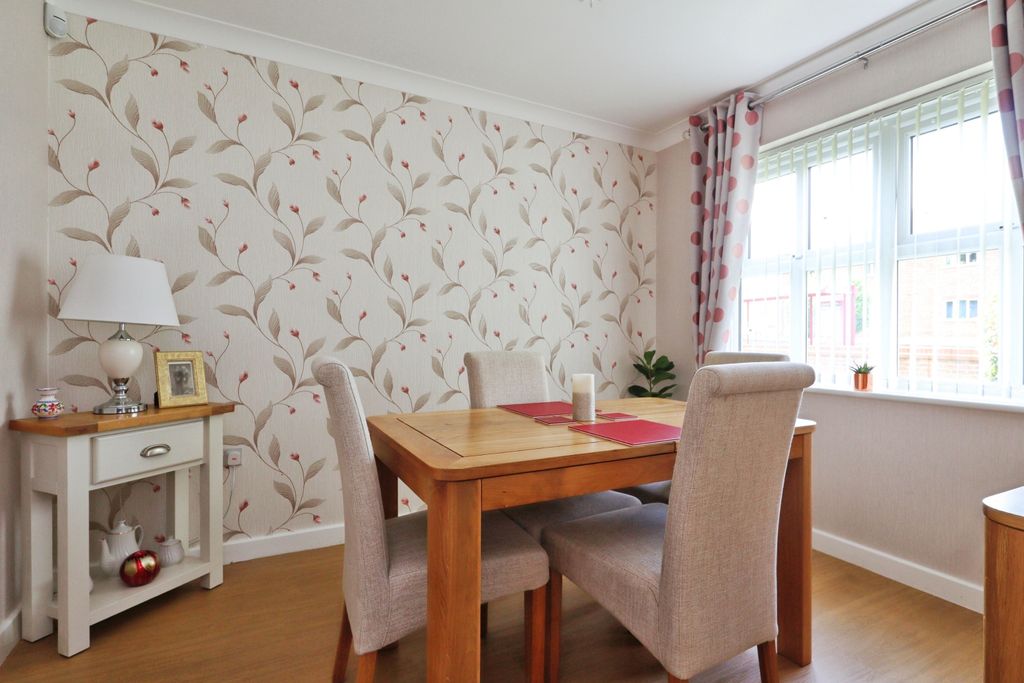 Property photo 3 of 20 Dining Room