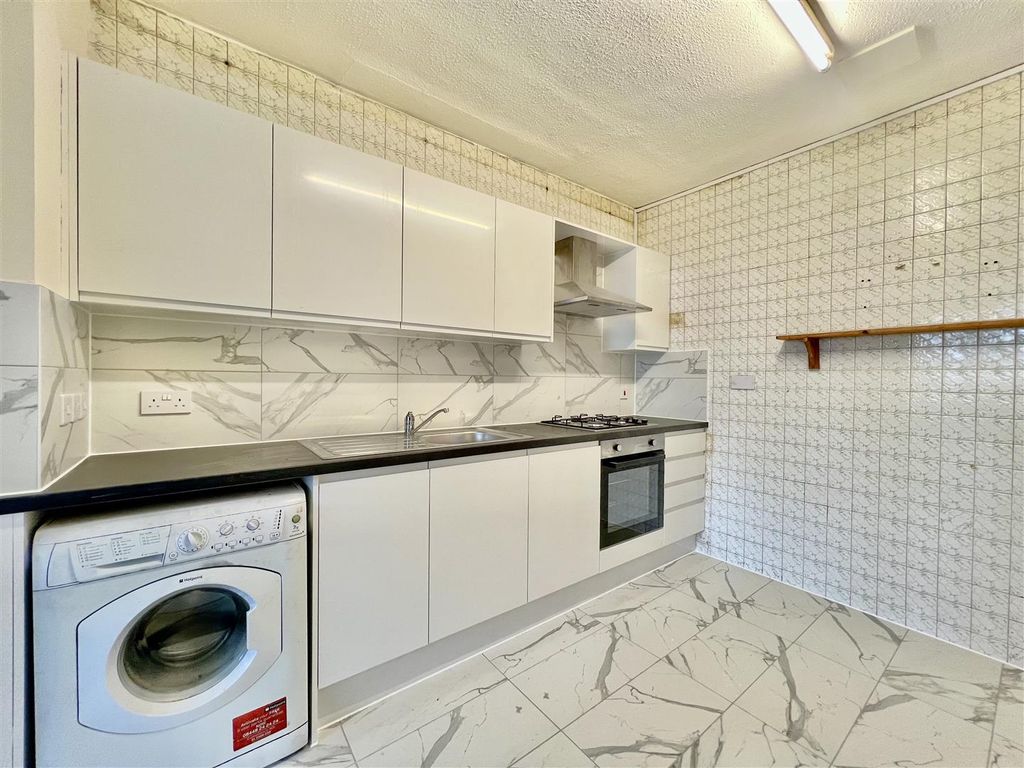 Property photo 1 of 9 Kitchen