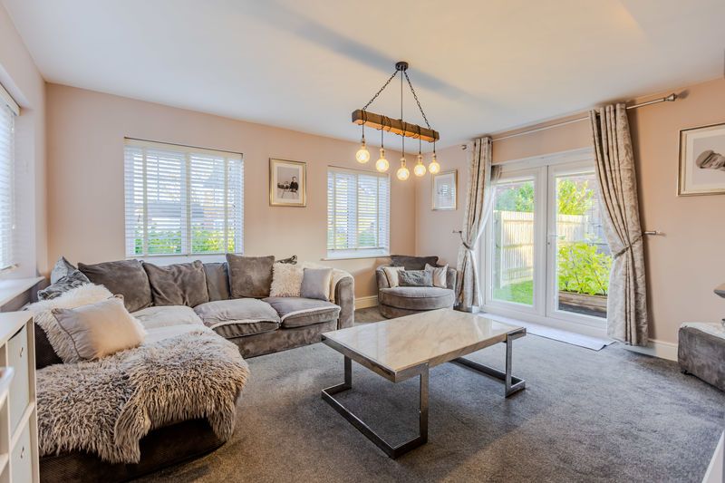 Property photo 2 of 28 Lounge