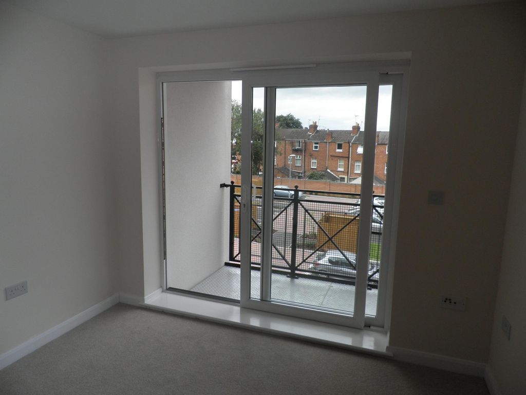 Property photo 3 of 4 Living Room