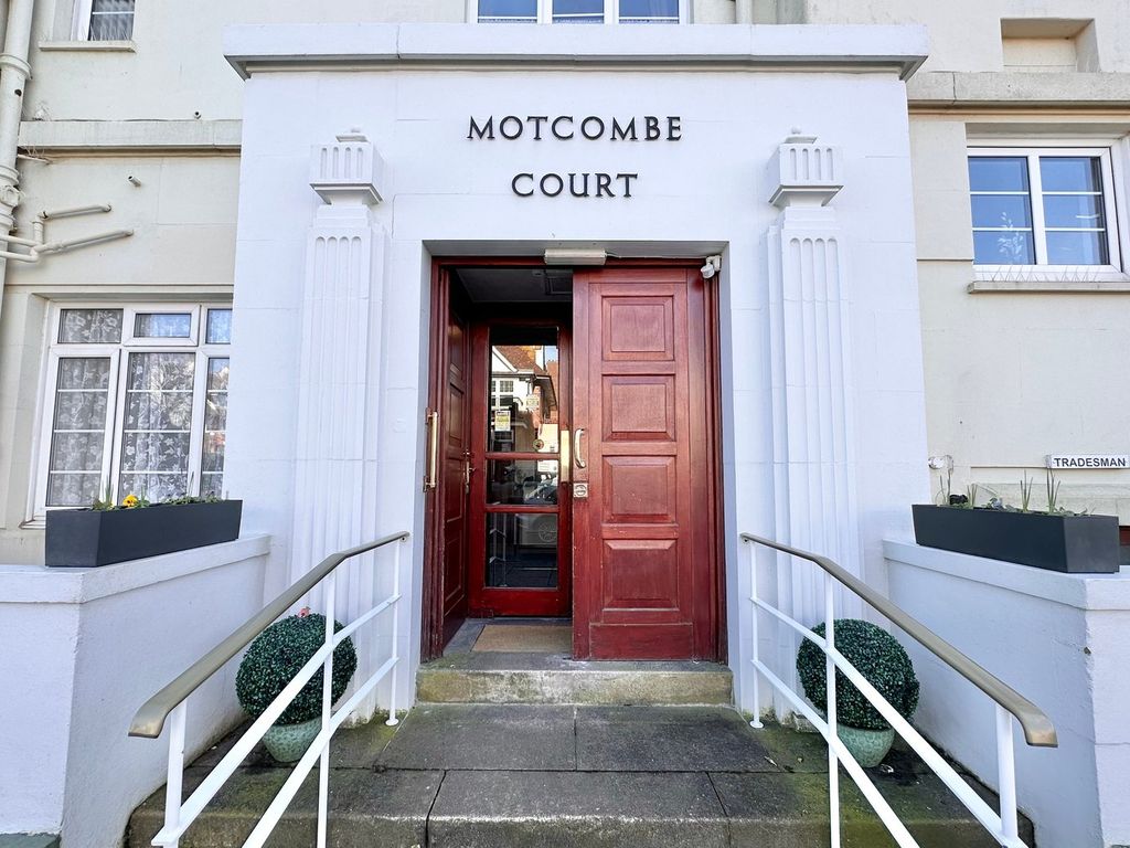 Property photo 2 of 23