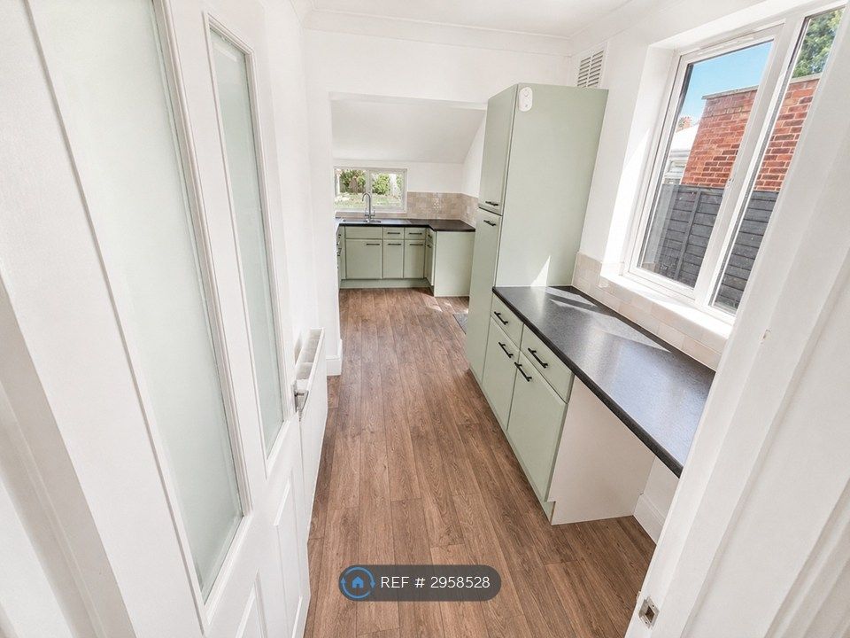 Property photo 3 of 12 Kitchen 2