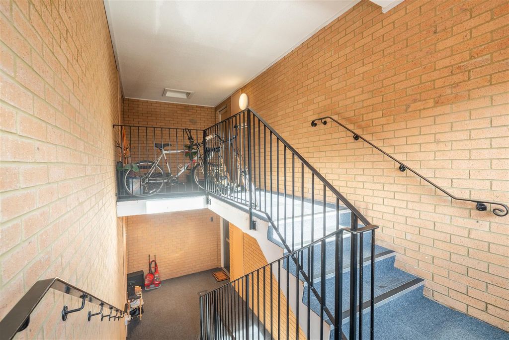 Property photo 3 of 13 Hallway.Jpg