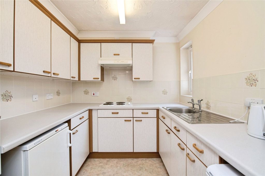 Property photo 2 of 11 Kitchen