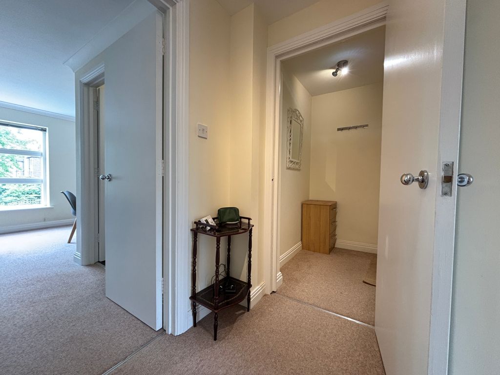 Property photo 3 of 15 Entrance Hallway