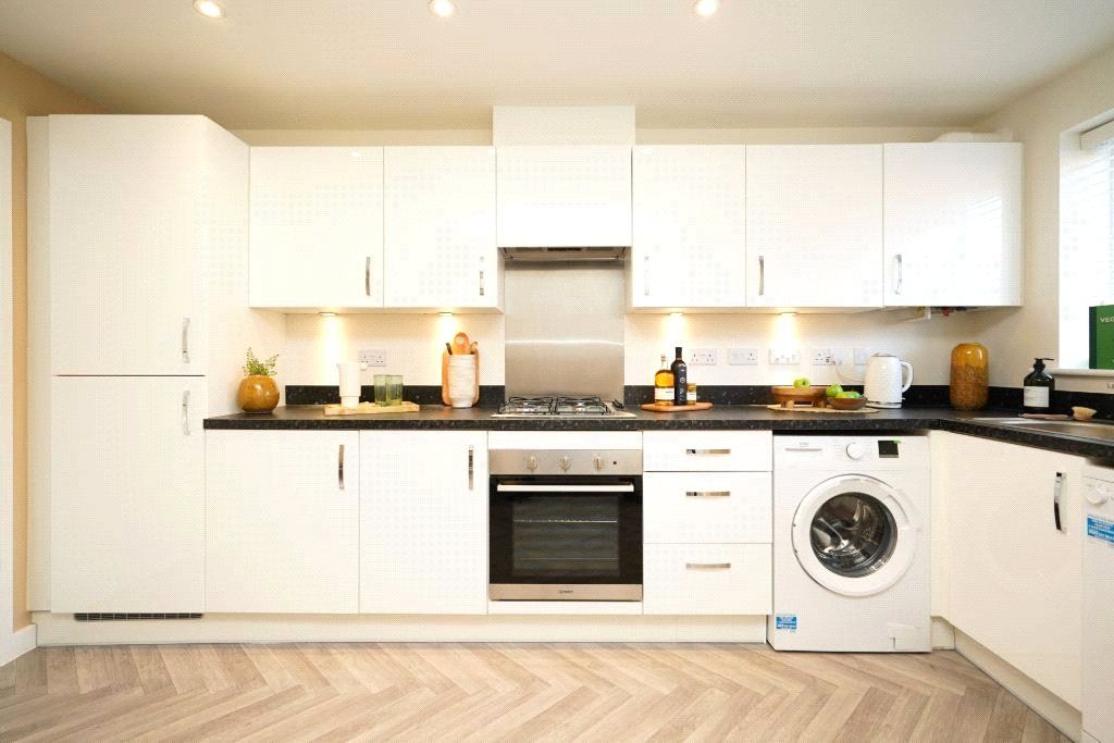 Property photo 3 of 7 Dining Kitchen