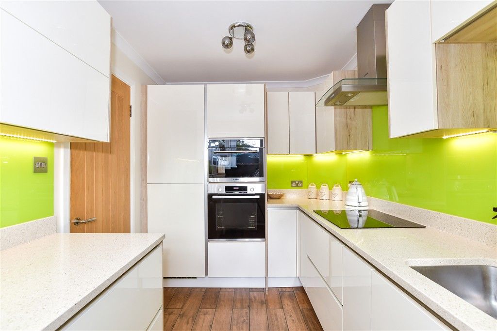 Property photo 2 of 12 Kitchen