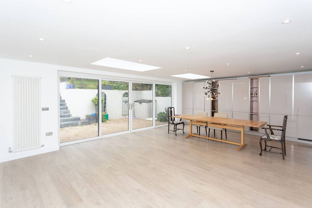 Property photo 3 of 36