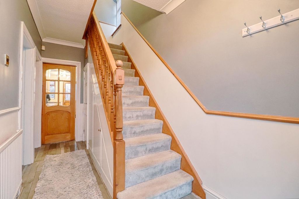 Property photo 2 of 16 Hallway