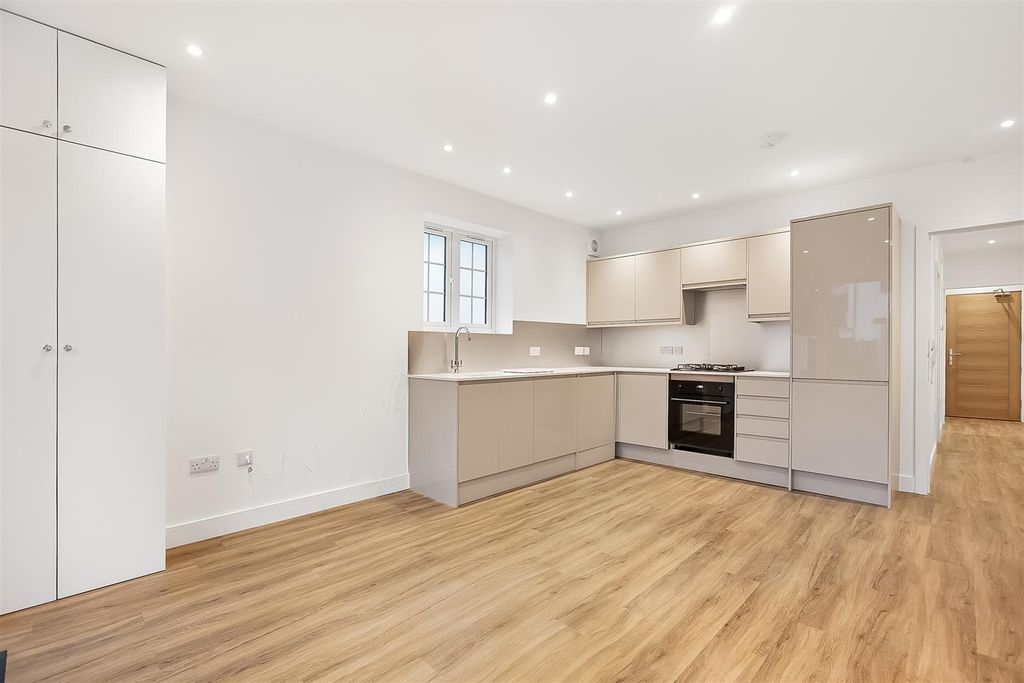 Property photo 3 of 11 Kitchen/Reception Room
