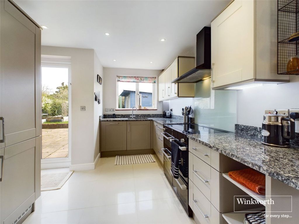 Property photo 3 of 15 Picture No. 27