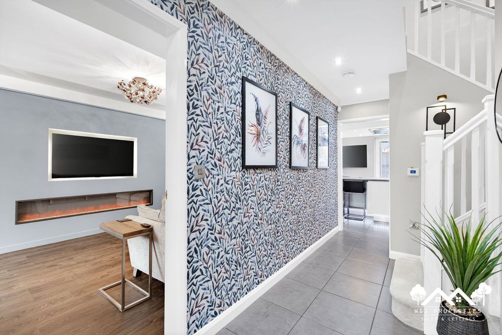 Property photo 2 of 39