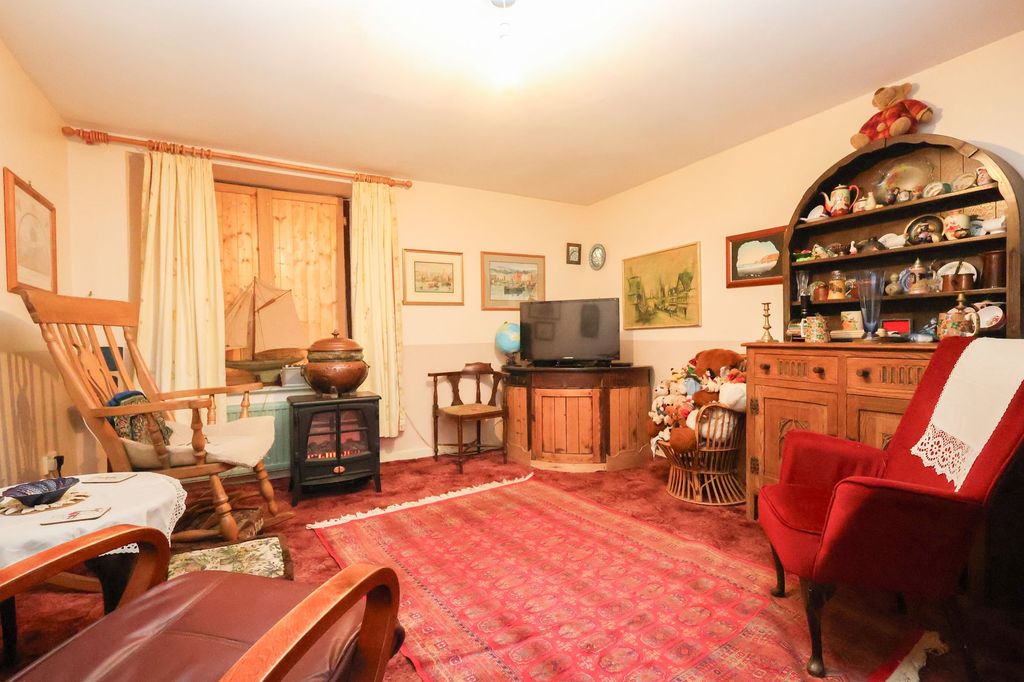 Property photo 3 of 12 Lounge/Diner