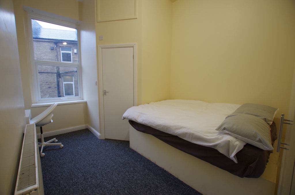 Property photo 1 of 7 13A Briggate, Room 1, Shipley, Bd17 7Bp
