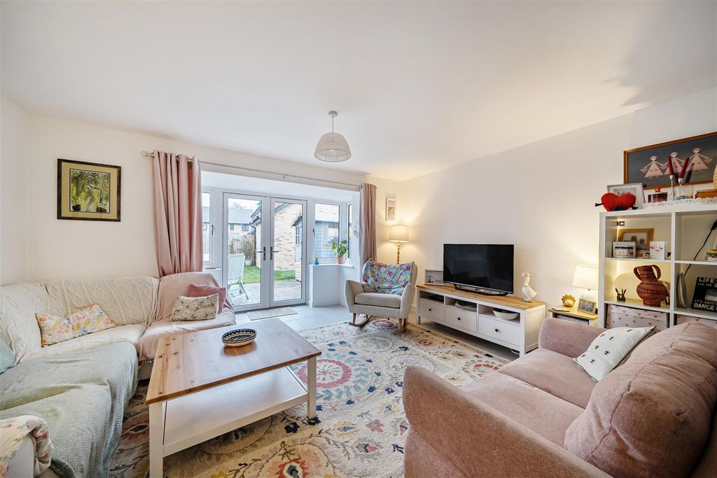 Property photo 3 of 18 Lounge/Diner