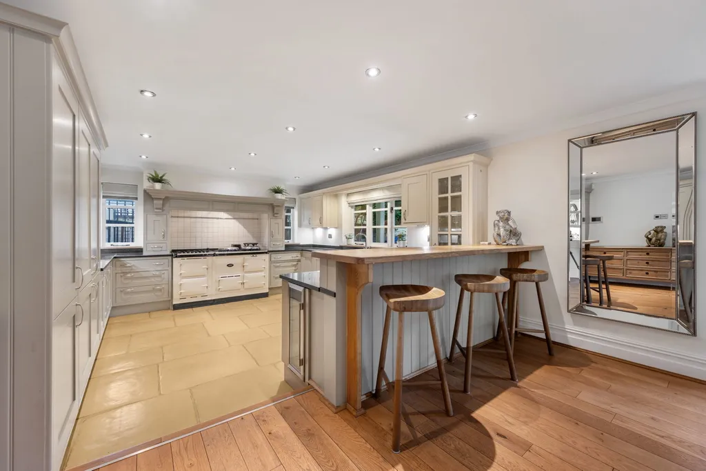 House in Sefton, Freshfield, Formby - More