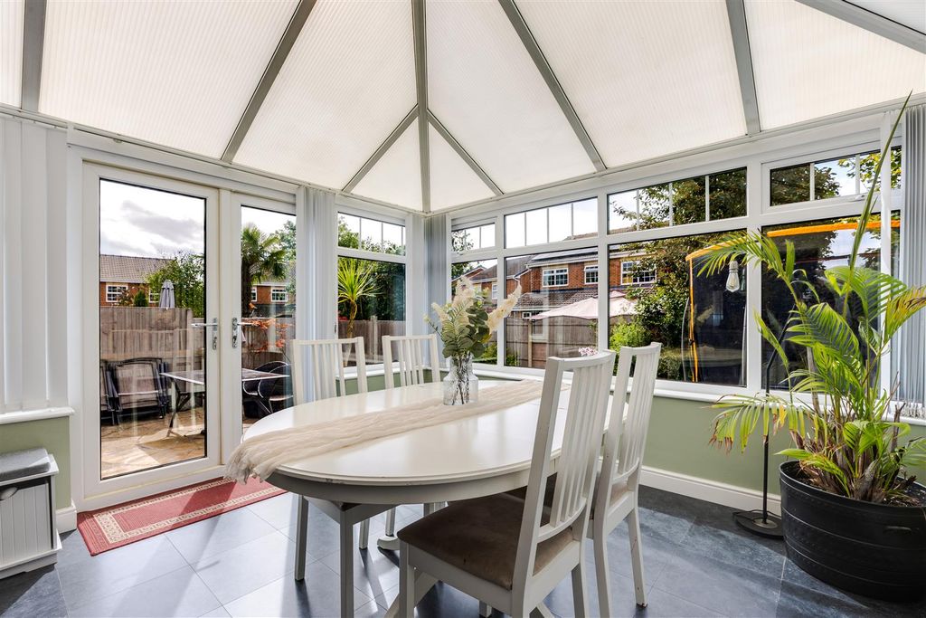Property photo 3 of 23 Conservatory/Diner