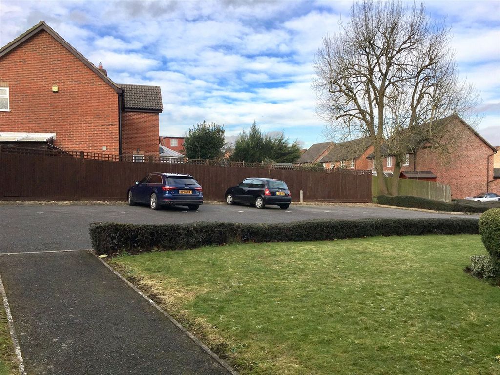 Property photo 2 of 11 Driveway