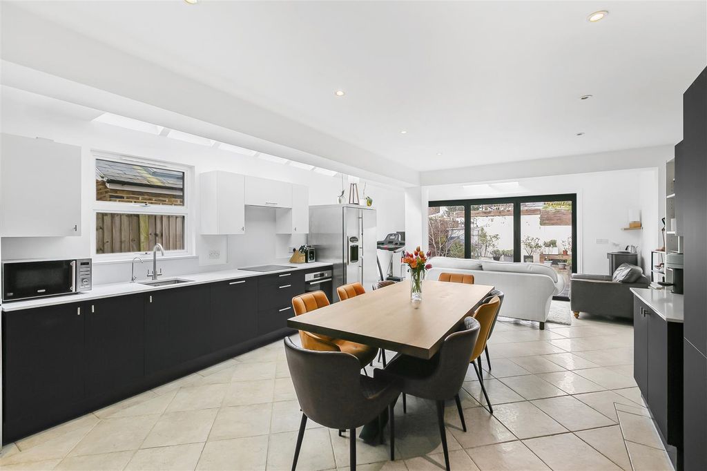 Property photo 2 of 26