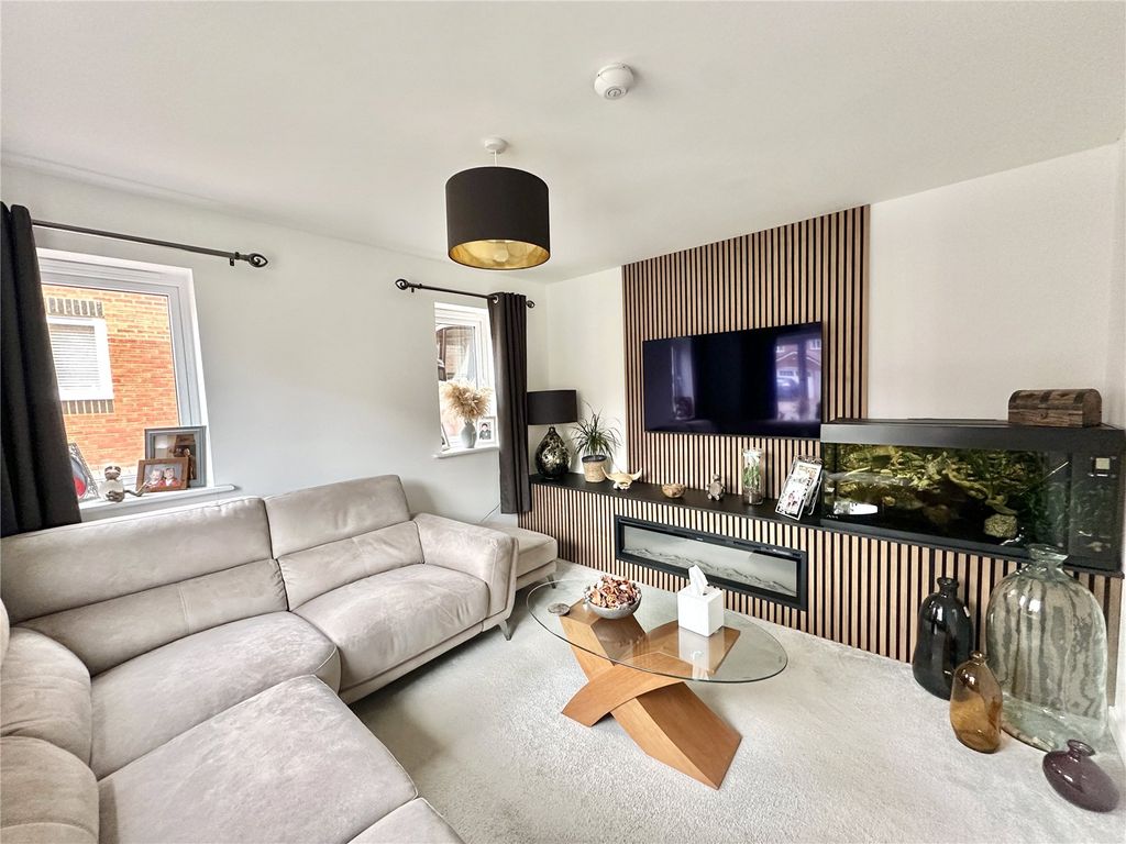 Property photo 2 of 14 Picture No. 23