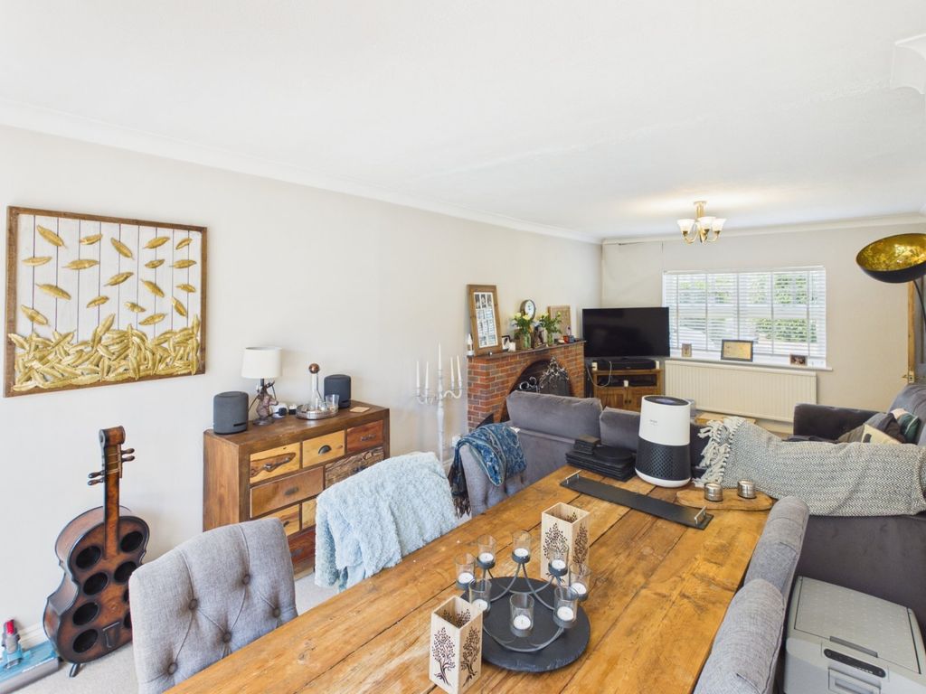 Property photo 3 of 13 Dining Area