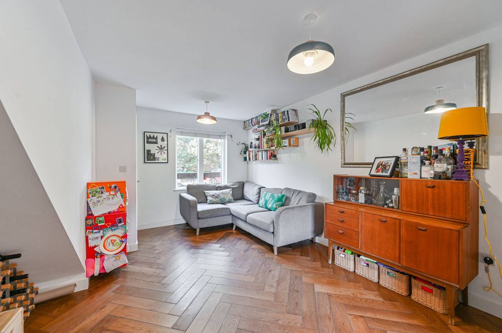 Property photo 2 of 27