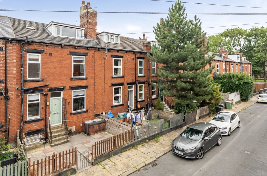 Property photo 2 of 12 6Aa213884306d-151...