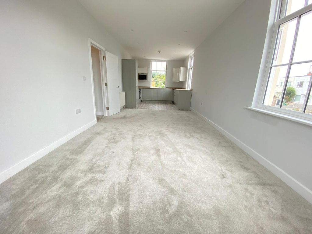 Property photo 2 of 10 Image