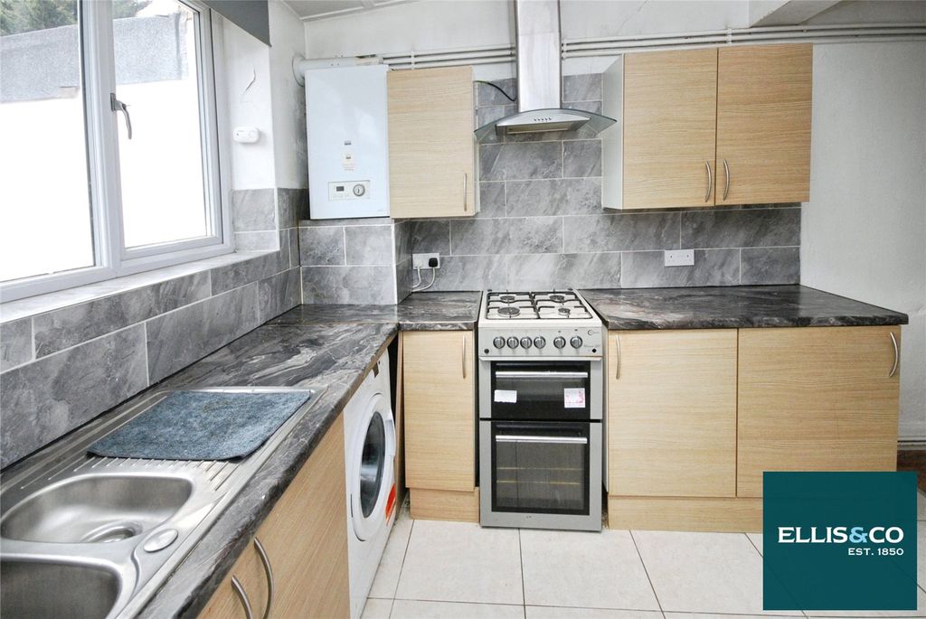 Property photo 2 of 12 Picture No. 03
