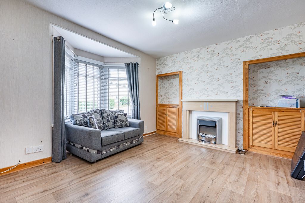 Property photo 2 of 32