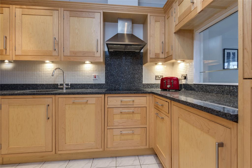 Property photo 2 of 15 Picture No. 24