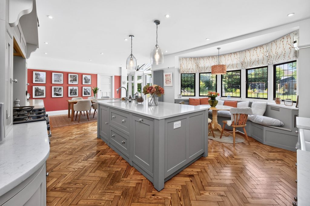 Property photo 3 of 21