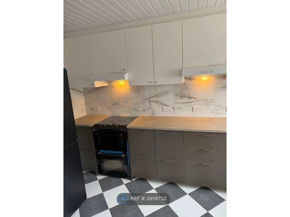 Property photo 1 of 31 Kitchen
