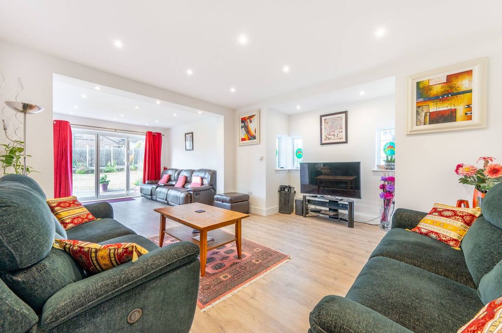 Property photo 3 of 27