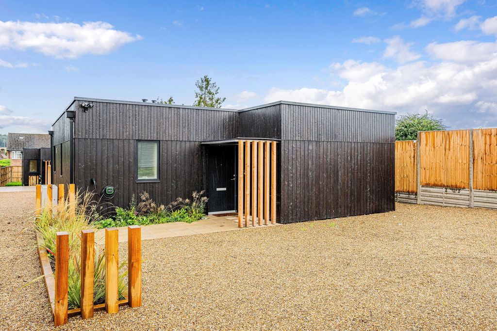 Additional image 25 of 2 bed bungalow for sale1 Garden Court, Godstone RH9